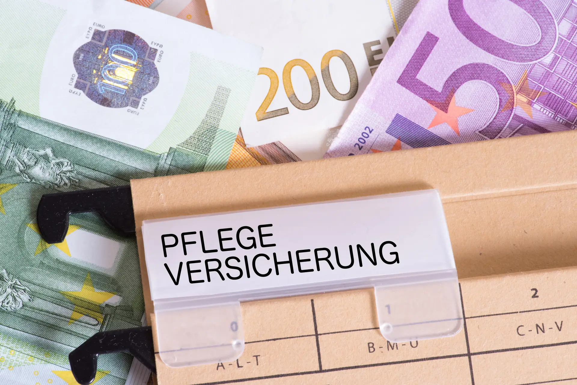 Mehr über den Artikel erfahren Die Beiträge der Pflegeversicherung steigen ab Juli 2023